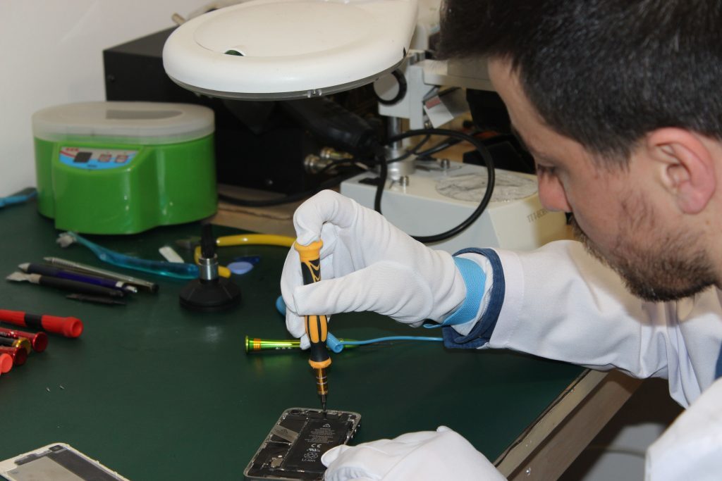 iPhone 4 Ekran Değişimi